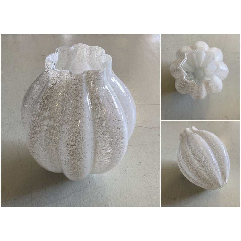 VASO VETRO MURANO COSTOLATO INCAMICIATO INCLUSIONI BIANCO OPALINO FOGLIA ARGENTO