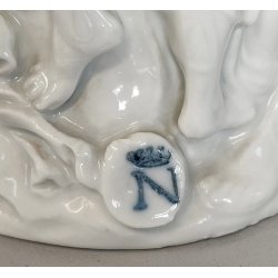 VASO DECORATIVO CERAMICA Capodimonte '900 DORATO SCULTURA BASSORILIEVO ALLEGORIA