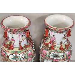 COPPIA ANTICO VASO CINESE FAMILLE ROSE PORCELLANA DIPINTO SCENA QUOTIDIANA FIORI