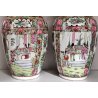 COPPIA ANTICO VASO CINESE FAMILLE ROSE PORCELLANA DIPINTO SCENA QUOTIDIANA FIORI