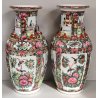 COPPIA ANTICO VASO CINESE FAMILLE ROSE PORCELLANA DIPINTO SCENA QUOTIDIANA FIORI