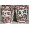 COPPIA ANTICO VASO CINESE FAMILLE ROSE PORCELLANA DIPINTO SCENA QUOTIDIANA FIORI