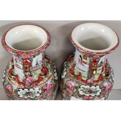 COPPIA ANTICO VASO CINESE FAMILLE ROSE PORCELLANA DIPINTO SCENA QUOTIDIANA FIORI