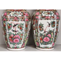 COPPIA ANTICO VASO CINESE FAMILLE ROSE PORCELLANA DIPINTO SCENA QUOTIDIANA FIORI