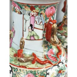 COPPIA ANTICO VASO CINESE FAMILLE ROSE PORCELLANA DIPINTO SCENA QUOTIDIANA FIORI