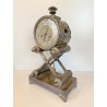 OROLOGIO a PENDOLO DA CAMINO METALLO ARGENTATO NON funziona CLOCK 34cm/h XIX sec