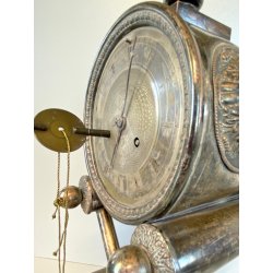OROLOGIO a PENDOLO DA CAMINO METALLO ARGENTATO NON funziona CLOCK 34cm/h XIX sec