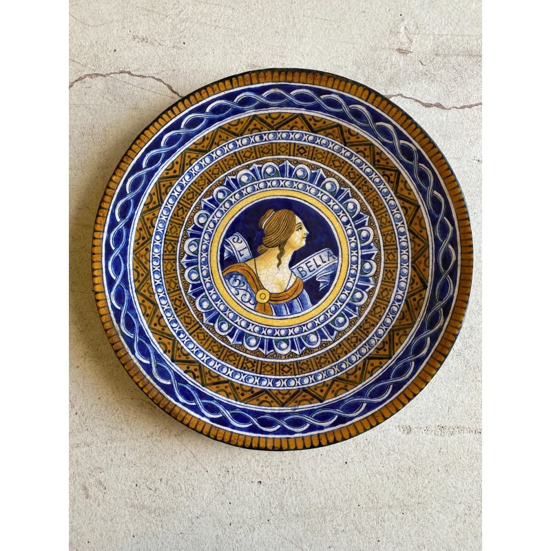 GRANDE ANTICO PIATTO PARATA MAIOLICA RITRATTO FEMMINILE "Bella" DERUTA  ø 44 cm