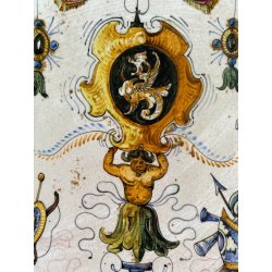 ANTICO PIATTO PARATA TERRACOTTA SMALTATA MAIOLICA "SCA" DECORO GROTTESCHE ø 47cm