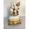 CERAMICA CAPODIMONTE Carpiè PORCELLANA BISCUIT ALLEGORIA SCULTURA PUTTO DANNI