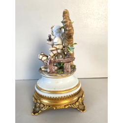 CERAMICA CAPODIMONTE Carpiè PORCELLANA BISCUIT ALLEGORIA SCULTURA PUTTO DANNI