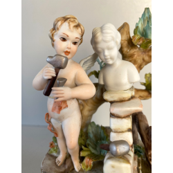 CERAMICA CAPODIMONTE Carpiè PORCELLANA BISCUIT ALLEGORIA SCULTURA PUTTO DANNI