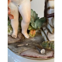 CERAMICA CAPODIMONTE Carpiè PORCELLANA BISCUIT ALLEGORIA SCULTURA PUTTO DANNI