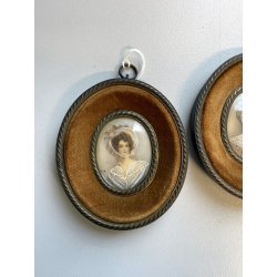 antica COPPIA MINIATURE ritratti femminili dipinti CORNICI OVALI nobili donne