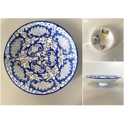 ANTICO PIATTO PARETE CERAMICA DECORO GIRALI E VOLUTE BLU COBALTO SU BIANCO ø17cm
