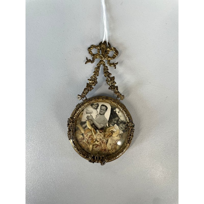 ANTICA piccola CORNICE LIBERTY francese PORTA FOTO bronzo dorato MEDAGLIONE