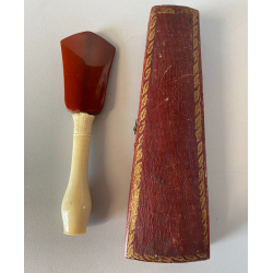 BOCCHINO PER SIGARETTA VINTAGE AMBRA SCHIUMA DECORO SCOLPITO PIUME CUSTODIA '900