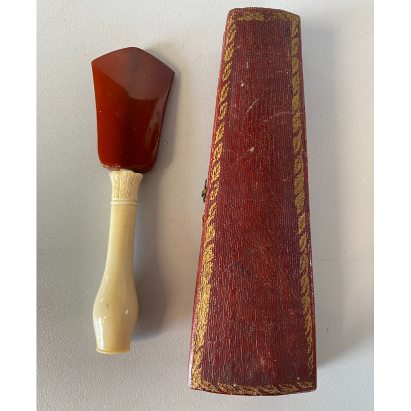 BOCCHINO PER SIGARETTA VINTAGE AMBRA SCHIUMA DECORO SCOLPITO PIUME CUSTODIA '900