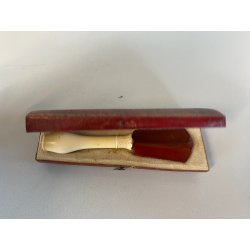 BOCCHINO PER SIGARETTA VINTAGE AMBRA SCHIUMA DECORO SCOLPITO PIUME CUSTODIA '900