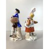COPPIA STATUINE PORCELLANA CAPODIMONTE  FIGURE CACCIATORE VENDITRICE FRUTTA '900
