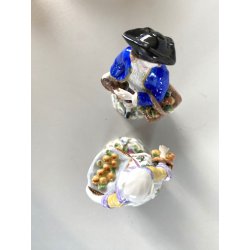 COPPIA STATUINE PORCELLANA CAPODIMONTE  FIGURE CACCIATORE VENDITRICE FRUTTA '900