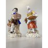 COPPIA STATUINE PORCELLANA CAPODIMONTE  FIGURE CACCIATORE VENDITRICE FRUTTA '900