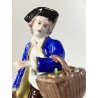 COPPIA STATUINE PORCELLANA CAPODIMONTE  FIGURE CACCIATORE VENDITRICE FRUTTA '900