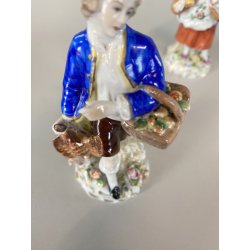 COPPIA STATUINE PORCELLANA CAPODIMONTE  FIGURE CACCIATORE VENDITRICE FRUTTA '900