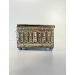 ANTICO SCRIGNA SCATOLA PORTAGIOIE CHIAVE OTTONE ARGENTATO DECORO SBALZO FINE 800