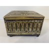 ANTICO SCRIGNA SCATOLA PORTAGIOIE CHIAVE OTTONE ARGENTATO DECORO SBALZO FINE 800