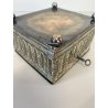 ANTICO SCRIGNA SCATOLA PORTAGIOIE CHIAVE OTTONE ARGENTATO DECORO SBALZO FINE 800
