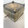 ANTICO SCRIGNA SCATOLA PORTAGIOIE CHIAVE OTTONE ARGENTATO DECORO SBALZO FINE 800
