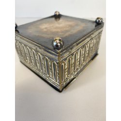 ANTICO SCRIGNA SCATOLA PORTAGIOIE CHIAVE OTTONE ARGENTATO DECORO SBALZO FINE 800