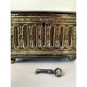 ANTICO SCRIGNA SCATOLA PORTAGIOIE CHIAVE OTTONE ARGENTATO DECORO SBALZO FINE 800