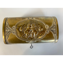 ANTICO SCRIGNO SCATOLA PORTAGIOIE CHIAVE METALLO ARGENTATO DECORO SBALZO 800/900