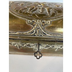 ANTICO SCRIGNO SCATOLA PORTAGIOIE CHIAVE METALLO ARGENTATO DECORO SBALZO 800/900