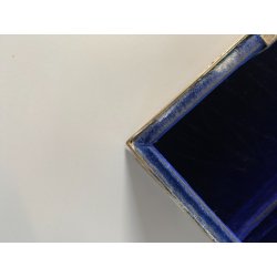 ANTICO SCRIGNO SCATOLA PORTAGIOIE CHIAVE METALLO ARGENTATO DECORO SBALZO 800/900