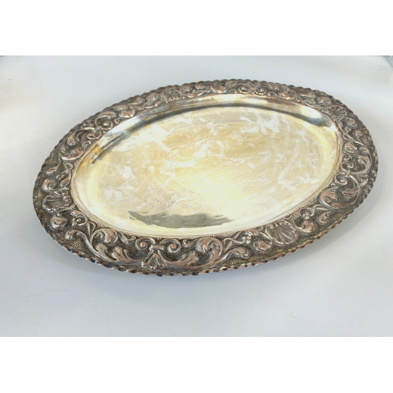 ANTICO VASSOIO OVALE METALLO ARGENTATO DECORO SBALZO RICCIOLI CONCHIGLIE XX sec.