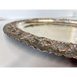 ANTICO VASSOIO OVALE METALLO ARGENTATO DECORO SBALZO RICCIOLI CONCHIGLIE XX sec.