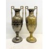 COPPIA VASO ANFORA BIANSATA OTTONE ARGENTATO MARTELLATO DECORO NEOCLASSICO H45cm