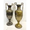 COPPIA VASO ANFORA BIANSATA OTTONE ARGENTATO MARTELLATO DECORO NEOCLASSICO H45cm
