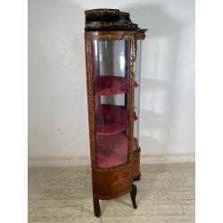 ANTICA VETRINA CRISTALLIERA LEGNO BRONZO INTARSIO ANTA STOFFA ROSSA EPOCA '900