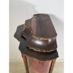 ANTICA VETRINA CRISTALLIERA LEGNO BRONZO INTARSIO ANTA STOFFA ROSSA EPOCA '900
