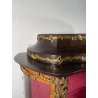ANTICA VETRINA CRISTALLIERA LEGNO BRONZO INTARSIO ANTA STOFFA ROSSA EPOCA '900