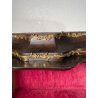 ANTICA VETRINA CRISTALLIERA LEGNO BRONZO INTARSIO ANTA STOFFA ROSSA EPOCA '900