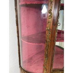 ANTICA VETRINA CRISTALLIERA LEGNO BRONZO INTARSIO ANTA STOFFA ROSSA EPOCA '900