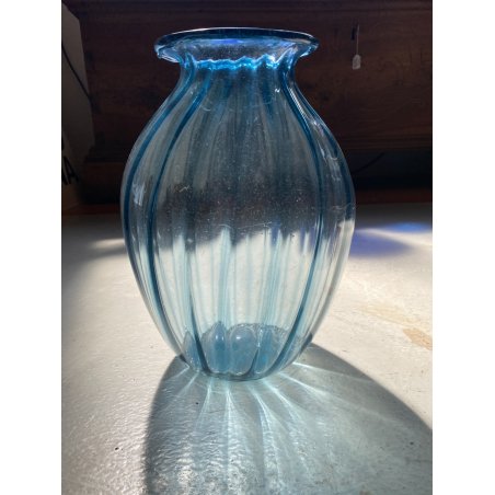 VASO VETRO Murano STILE Vittorio Zecchin AZZURRO COSTOLATO BOCCA ONDULATA 27cm/h