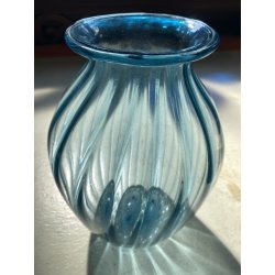 VASO VETRO Murano STILE Vittorio Zecchin AZZURRO COSTOLATO BOCCA ONDULATA 27cm/h