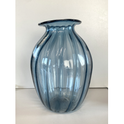 VASO VETRO Murano STILE Vittorio Zecchin AZZURRO COSTOLATO BOCCA ONDULATA 27cm/h