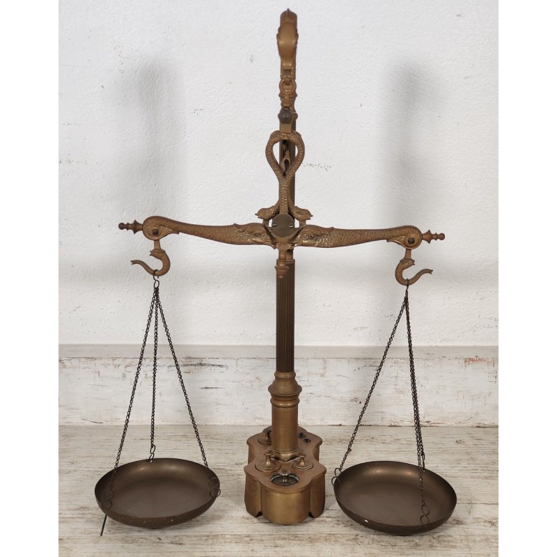 ANTICA BILANCIA VITTORIANA 2 PIATTI epoca 800 BRONZO DECORO DELFINI 8 PESI LIBRA
